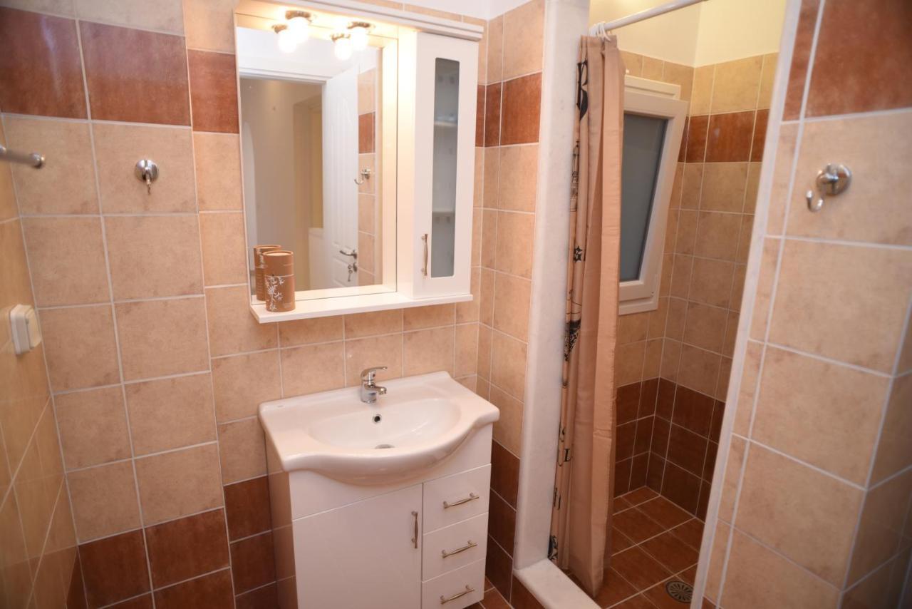 Bernie House 2 Apartment Melanes ภายนอก รูปภาพ