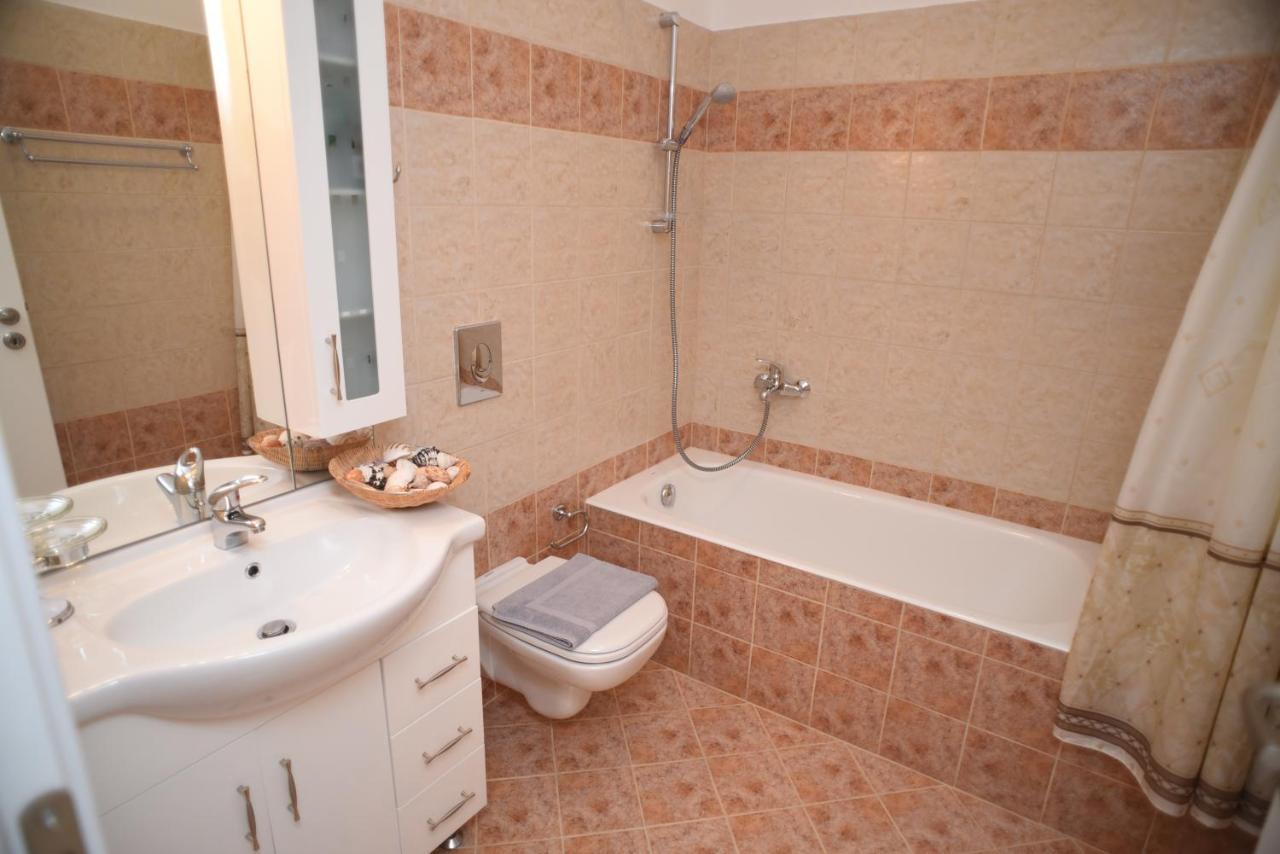 Bernie House 2 Apartment Melanes ภายนอก รูปภาพ